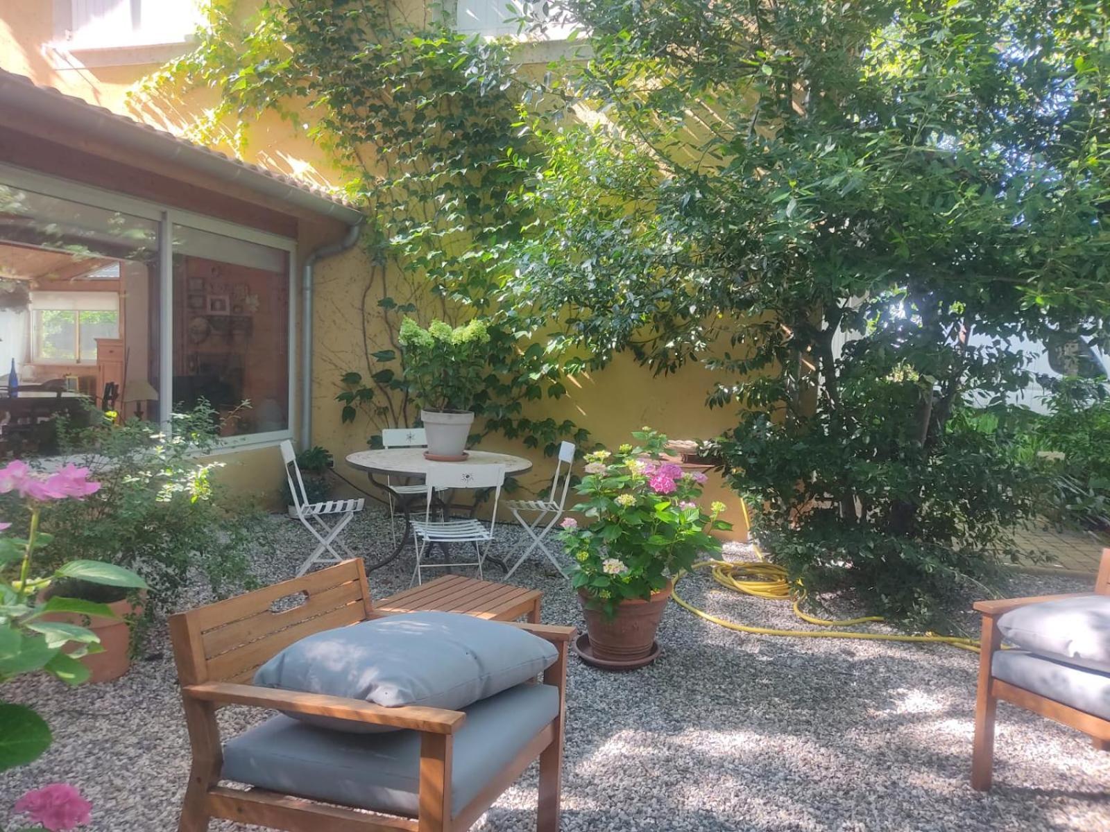 La Frenaie Bed and Breakfast Saint-Cyr-sur-le-Rhone Exteriör bild