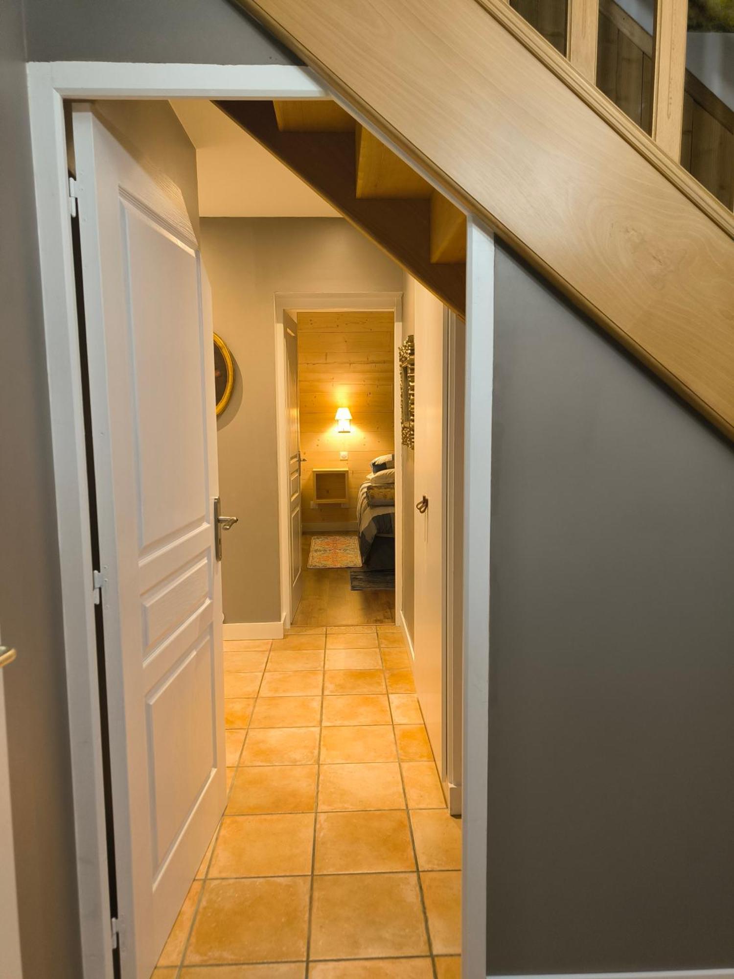 La Frenaie Bed and Breakfast Saint-Cyr-sur-le-Rhone Exteriör bild